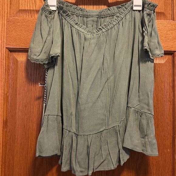 Women's Off-Shoulder Green Top - Picture 4 of 6